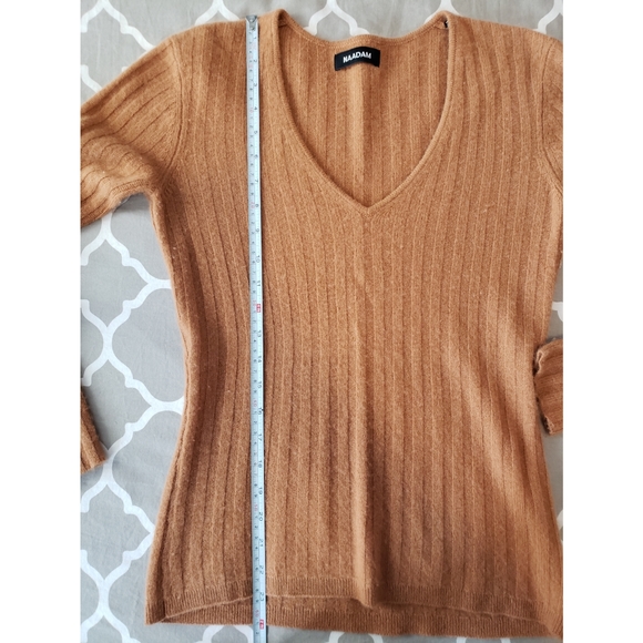 **SHIPS DEC 19** Naadam 100% Cashmere Camel Brown V Neck Sweater Small - Picture 4 of 5